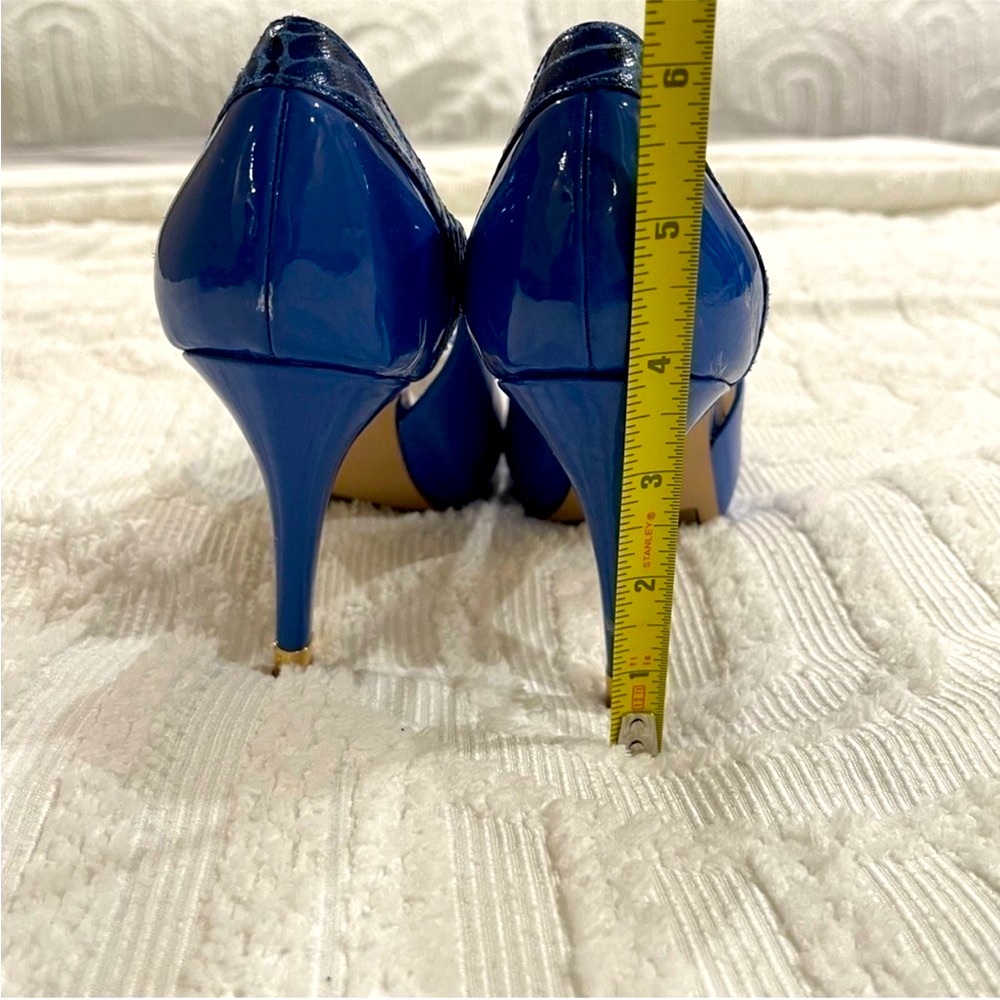 Marc Fisher Blue Open Toe Heel
Size 7 1/2 - Picture 5 of 8